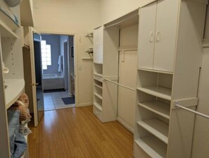 4 dormitorios, escritorio, wifi gratis y ropa de cama