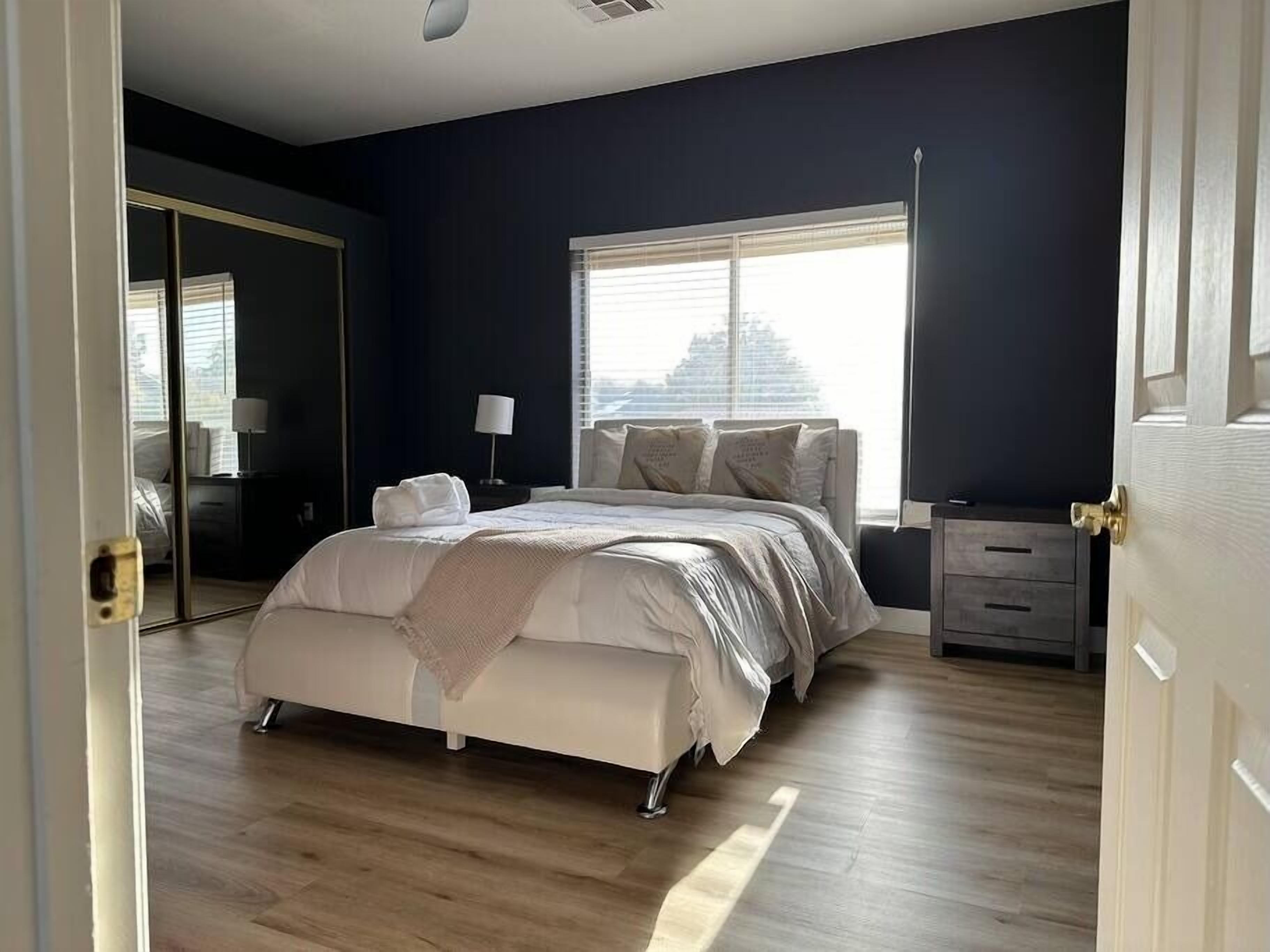 4 bedrooms, desk, free WiFi, bed sheets