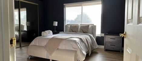 4 bedrooms, desk, free WiFi, bed sheets