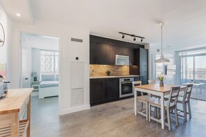 2 chambres, fer et planche à repasser, lit parapluie, Wi-Fi gratuit