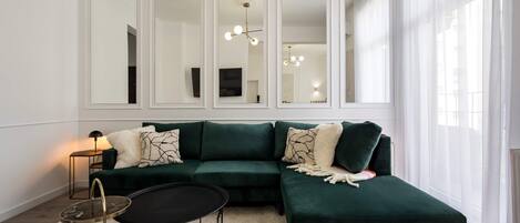 Comfort Apartment, 2 Bedrooms | Living area