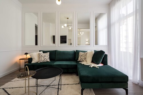 Contemporary Aparthotel 2-BR Flats Near Old Town, Quiet & Serene