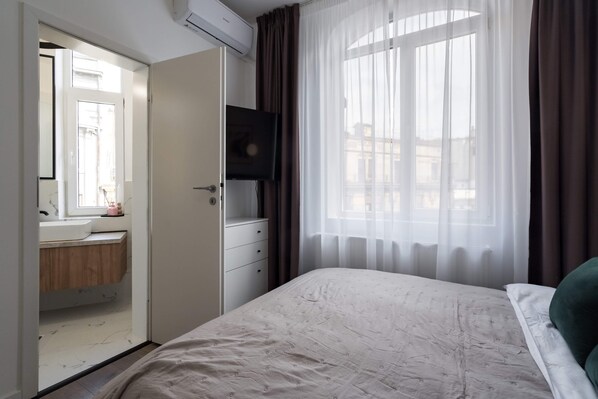 Comfort Apartment, 2 Bedrooms | 2 bedrooms, blackout curtains, iron/ironing board, free WiFi