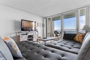 TV - Smyrna Beach Club 208A Roomy Condo Delight (New Smyrna Beach)