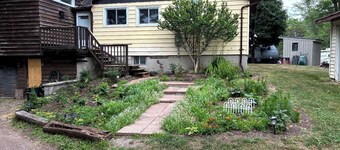 Main house #- 2 minutes to the lake with pool & playground -close to Sandbanks