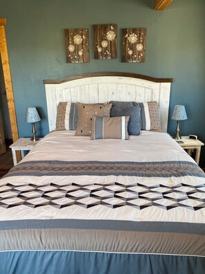 4 bedrooms, desk, iron/ironing board, free WiFi