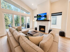 Smart TV, fireplace - Luxury Townhome across from Slopes at Purgatory with Mountain Views (Durango)