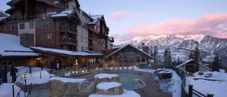 Tina de hidromasaje al aire libre