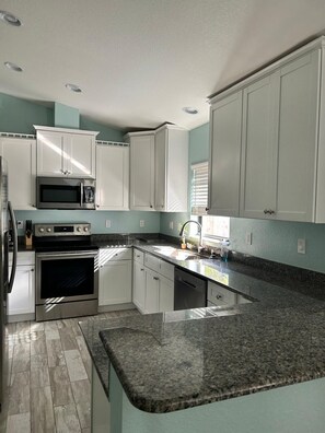 Fridge, microwave, oven, stovetop - Sunset Hideaway - Located near the River District (Fort Myers)