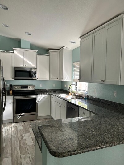 Sunset Hideaway - Located near the River District