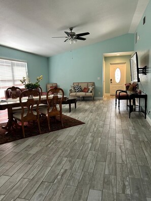 Dining - Sunset Hideaway - Located near the River District (Fort Myers)