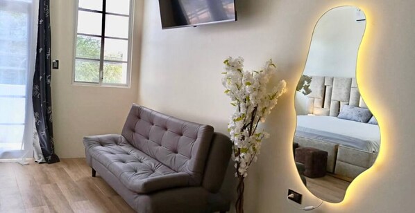 Smart TV, books - Master Suite Plus Ocean View Balcony (San Cristóbal)