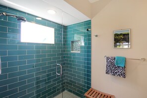 Douche, serviettes fournies