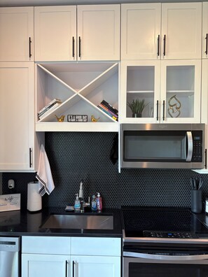 Private kitchen - Cozy Luxury Unit Convenient location (Decatur)