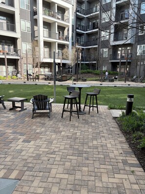 Outdoor dining - Cozy Luxury Unit Convenient location (Decatur)