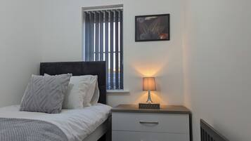 House | 4 bedrooms, iron/ironing board, free WiFi, bed sheets