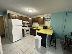 Mikrowelle, Ofen, Herdplatte, Geschirrspüler