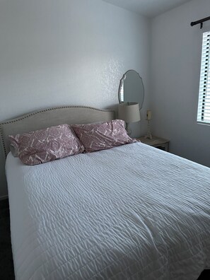 2 quartos, ferros/tábuas de passar roupa, Wi-Fi, roupa de cama