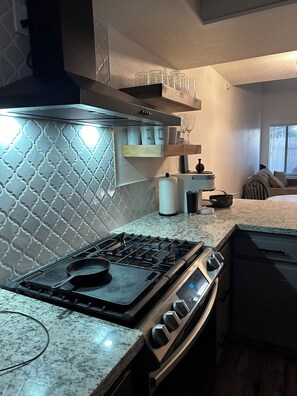 Microondas, horno y parrilla de estufa