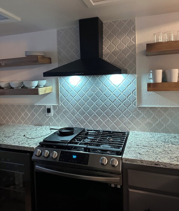 Microondas, horno y parrilla de estufa