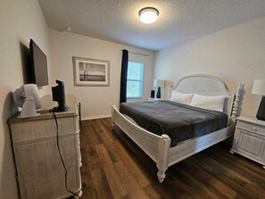 8 dormitoris, planxa i posts de planxar, wifi i roba de llit 