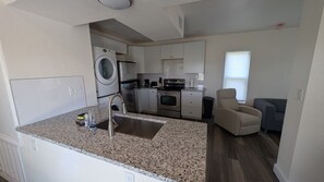 Interior - Charming 2-bedroom cottage with AC, Washer/Dryer, and WiFi in Seadrift (Seadrift)