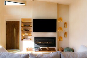 Smart-tv en een open haard