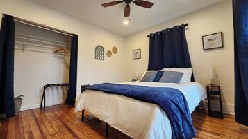 4 habitaciones, tabla de planchar con plancha, wifi y ropa de cama