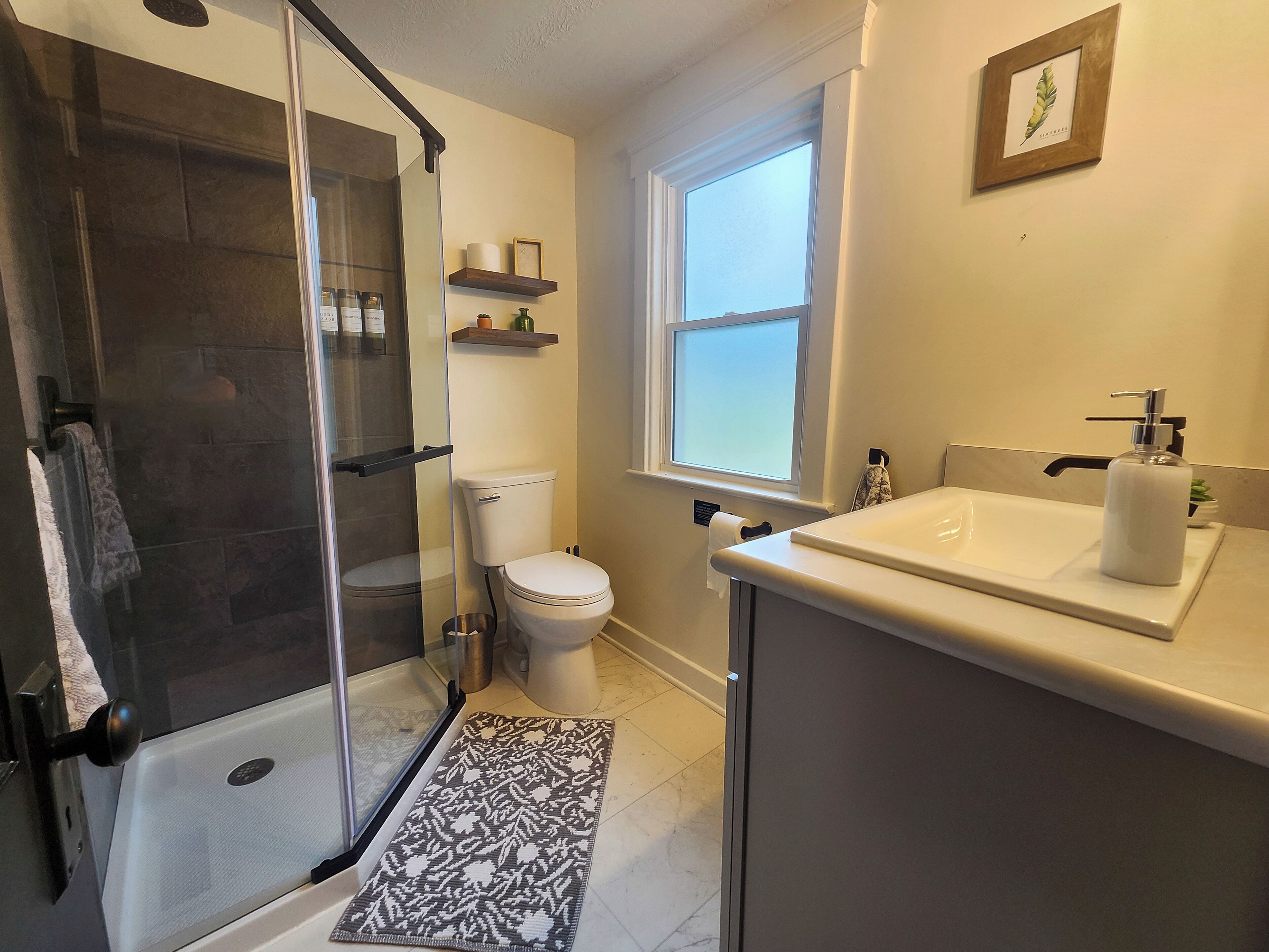 Secador de pelo, toallas