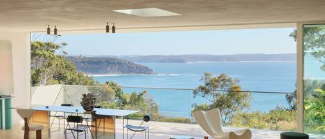 Smart TV, fireplace, books, stereo