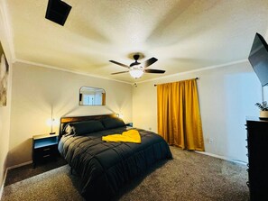 3 bedrooms, desk, WiFi