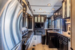 Smart TV, fireplace, DVD player, stereo