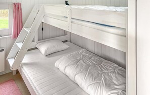 3 bedrooms, iron/ironing board, free WiFi