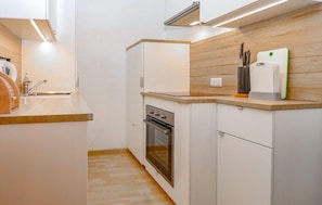 Fridge, stovetop, dishwasher, coffee/tea maker