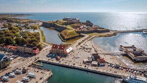 An aerial view of a coastal town with a fortified structure, a marina, and a promenade. - Gorgeous home in Varberg with WiFi (Varberg)