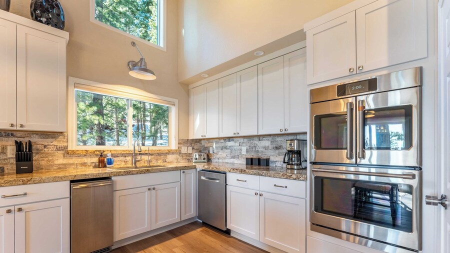 Views + Mins to Skiing, Lake, & Incline Village Incline Serenity by Avantstay