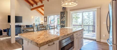 Talo (4 Bedrooms) | Sisätilat