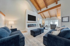 House (4 Bedrooms) | Interior - Views + Mins to Skiing, Lake, & Incline Village Incline Serenity by Avantstay (Incline Village)