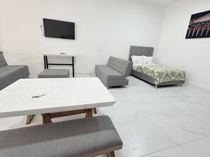 Living area - Periférico Bodega con Departamento C (Tonalá)