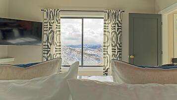 6 bedrooms, desk, travel crib, free WiFi