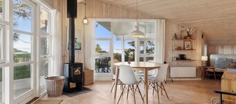 Hyggeligt sommerhus med havudsigt