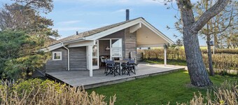 Hyggeligt sommerhus med havudsigt