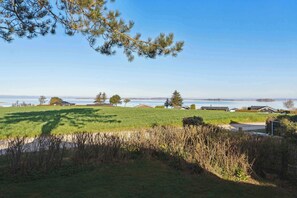 Property grounds - Hyggeligt sommerhus med havudsigt (Faaborg)