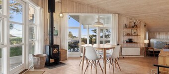 Hyggeligt sommerhus med havudsigt