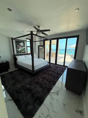 3 bedrooms, in-room safe, iron/ironing board, WiFi