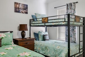 4 dormitorios, tabla de planchar con plancha, wifi y ropa de cama