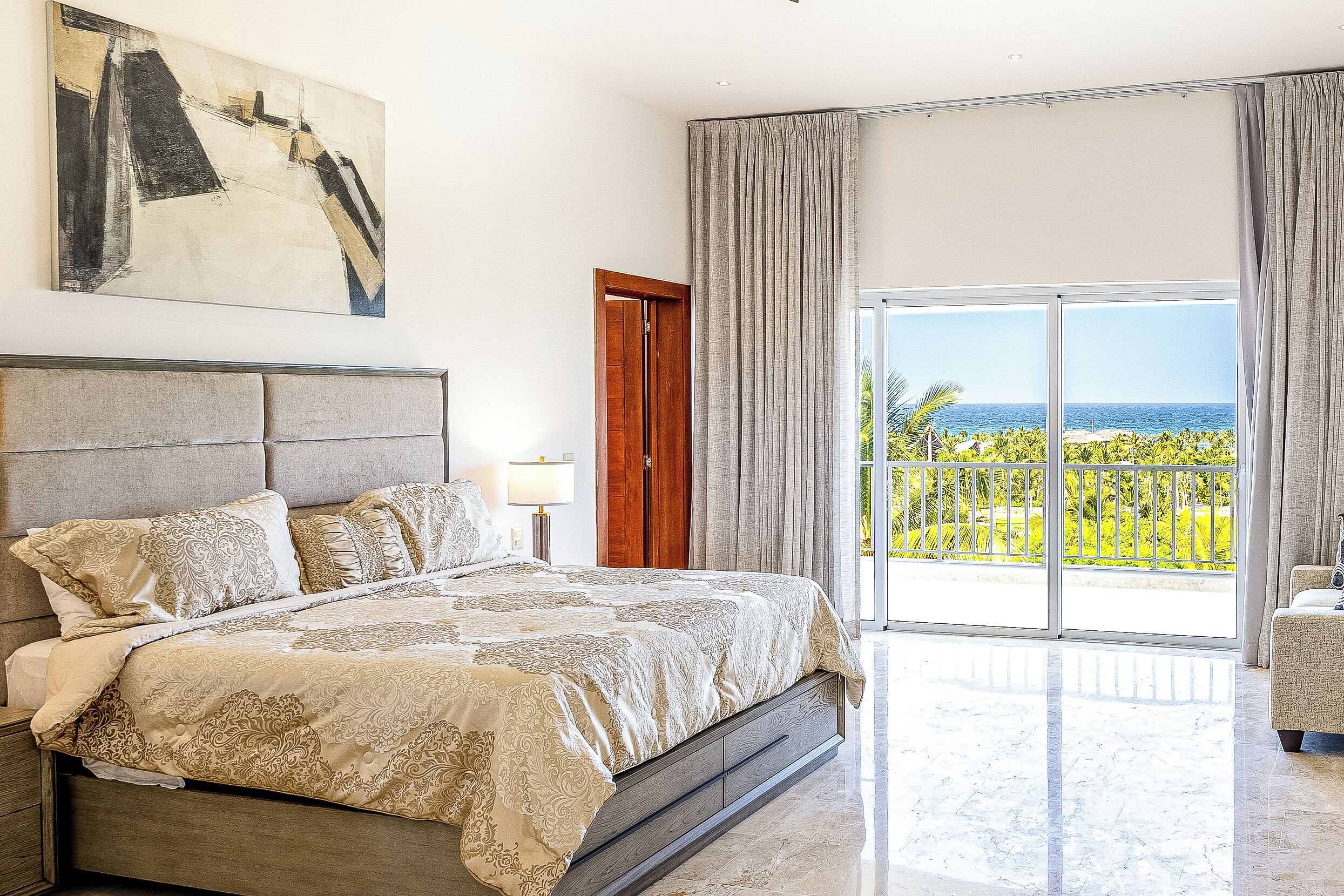 7 habitaciones y caja de seguridad en la habitación 