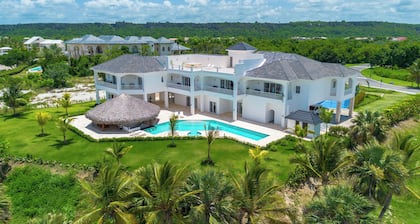 Stunning villa in Exclusive Beach Resort