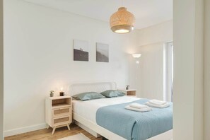 2 slaapkamers, een strijkplank/strijkijzer, gratis wifi, beddengoed