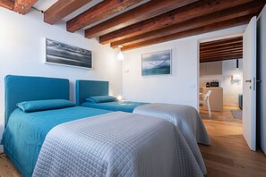 2 chambres, fer et planche à repasser, Wi-Fi, draps fournis